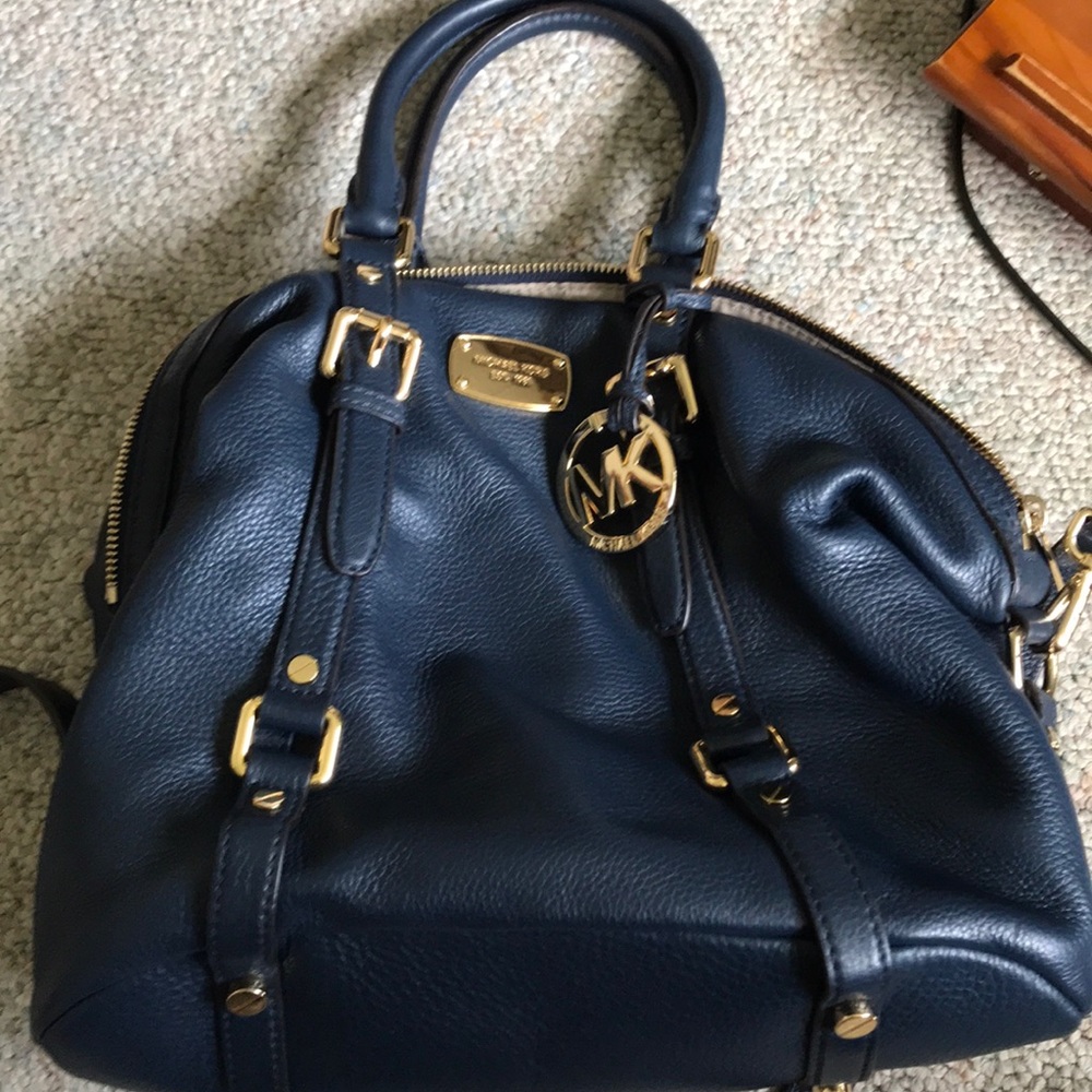 MK NAVY BLUE... SMOKE AND PET FREE